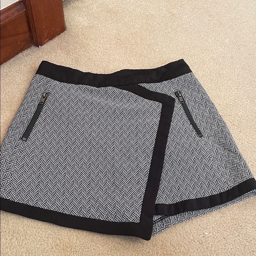 DO+BE Black and White Mini Skirt
